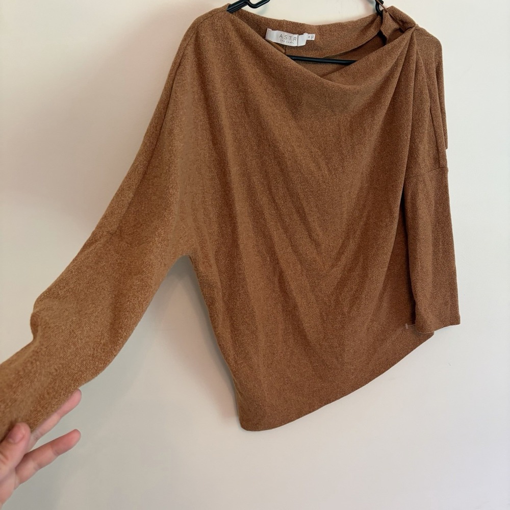 Astr The Label Top Brown Off The Shoulder Long Sleeve Medium Going Out Feminine